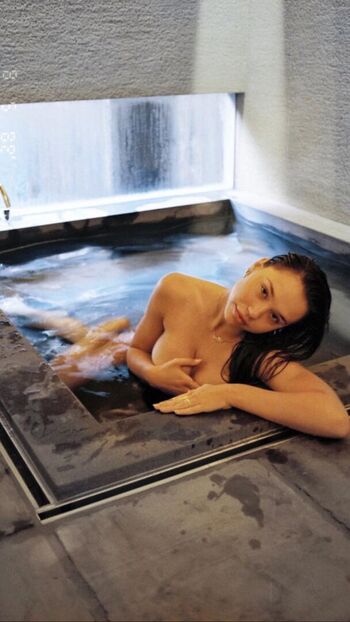 Alexis ren  page leaked private photo uncensored HD quality