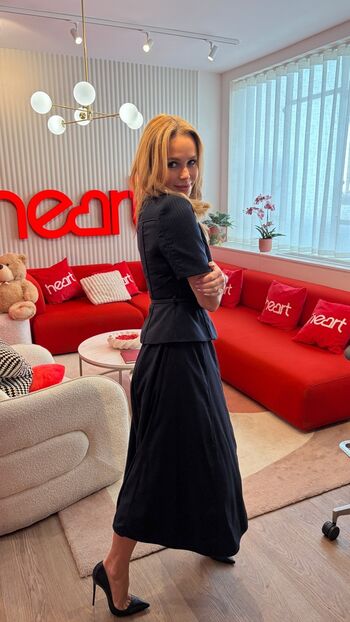 Amanda holden  page leaked private photo uncensored HD quality
