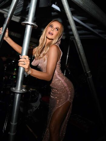 Amanda holden  page leaked private photo uncensored HD quality