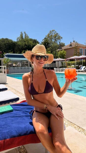 Amanda holden  page leaked private photo uncensored HD quality