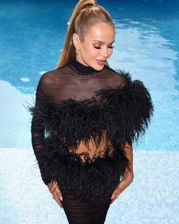 Amanda holden  page leaked private photo uncensored HD quality