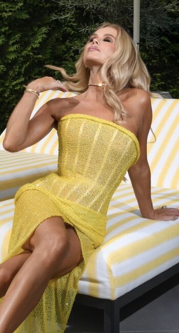 Amanda holden  page leaked private photo uncensored HD quality
