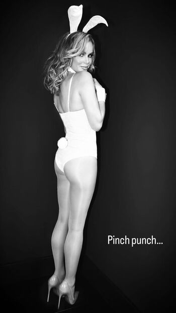 Amanda holden  page leaked private photo uncensored HD quality