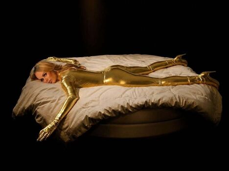 Amanda holden  page leaked private photo uncensored HD quality