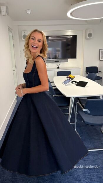 Amanda holden  page leaked private photo uncensored HD quality