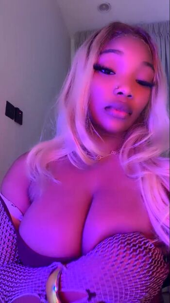 Amateur streamers leaked private photo uncensored HD quality