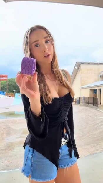 Annaoswald leaked private photo uncensored HD quality
