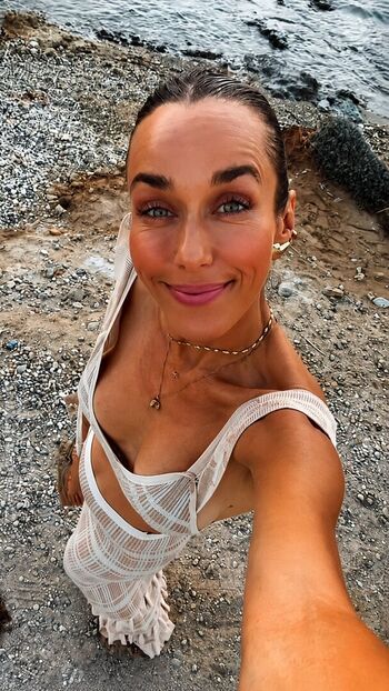 Annemarie carpendale page leaked private photo uncensored HD quality