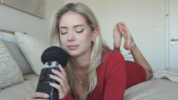 Asmr in the pose leaked private photo uncensored HD quality