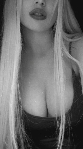 Ava max  page leaked private photo uncensored HD quality