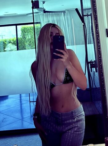 Ava max  page leaked private photo uncensored HD quality