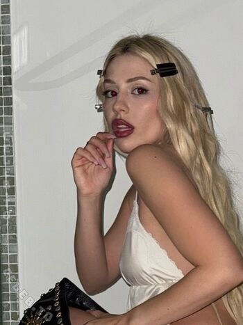 Ava max  page leaked private photo uncensored HD quality