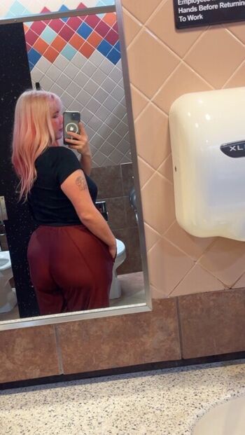 Averageallison leaked private photo uncensored HD quality