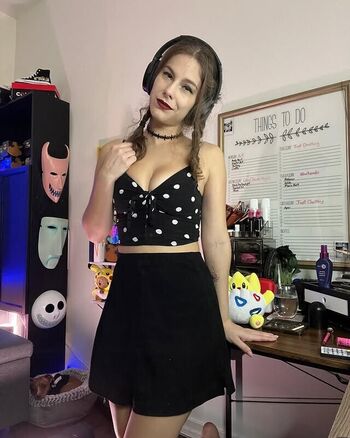 Avery petite leaked private photo uncensored HD quality