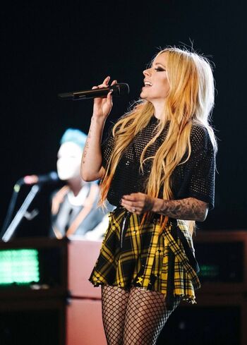 Avril lavigne leaked private photo uncensored HD quality