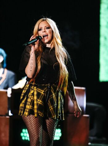 Avril lavigne leaked private photo uncensored HD quality