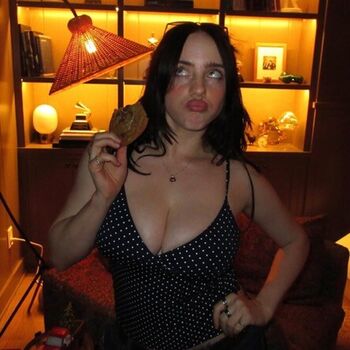 Billie eilish  page leaked private photo uncensored HD quality