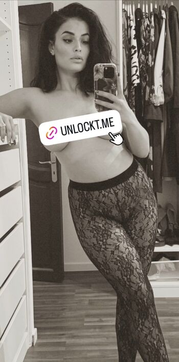 Caroline modele page leaked private photo uncensored HD quality