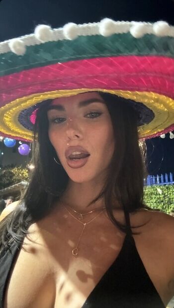 Clarissa bea page leaked private photo uncensored HD quality