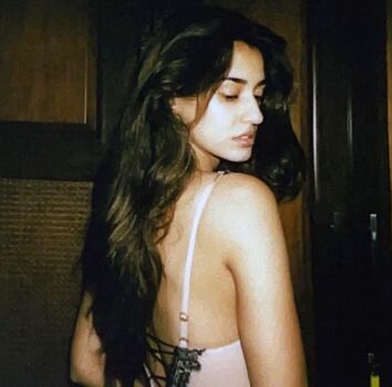 Disha patani  page leaked private photo uncensored HD quality