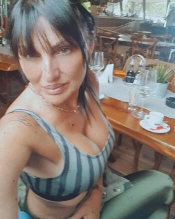 Domace matorke milf ex yu  page leaked private photo uncensored HD quality
