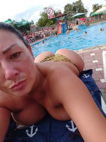 Domace matorke milf ex yu  page leaked private photo uncensored HD quality
