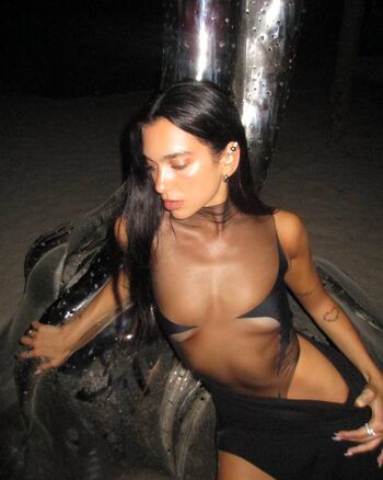 Dua lipa  page leaked private photo uncensored HD quality