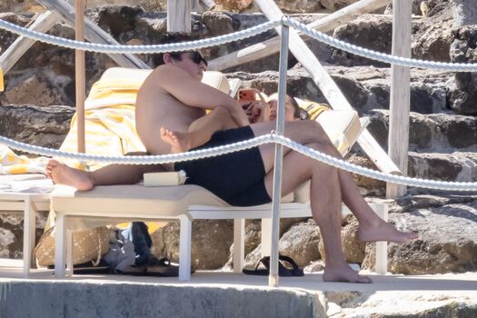 Dua lipa  page leaked private photo uncensored HD quality