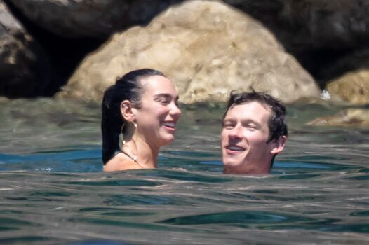 Dua lipa  page leaked private photo uncensored HD quality