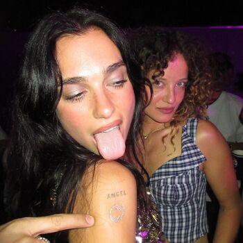 Dua lipa  page leaked private photo uncensored HD quality