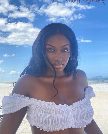 Elinda san leaked private photo uncensored HD quality