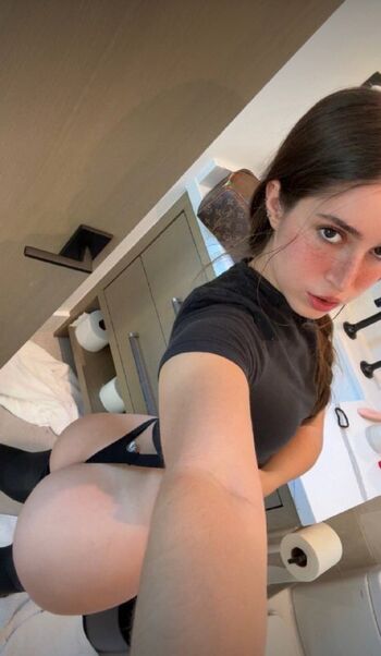 Emarr b leaked private photo uncensored HD quality