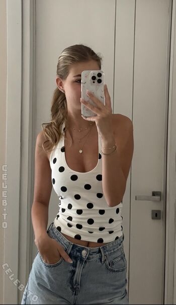 Emelybasics leaked private photo uncensored HD quality