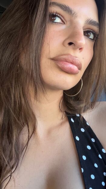 Emily ratajkowski  page leaked private photo uncensored HD quality