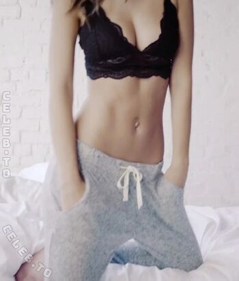 Emily ratajkowski  page leaked private photo uncensored HD quality