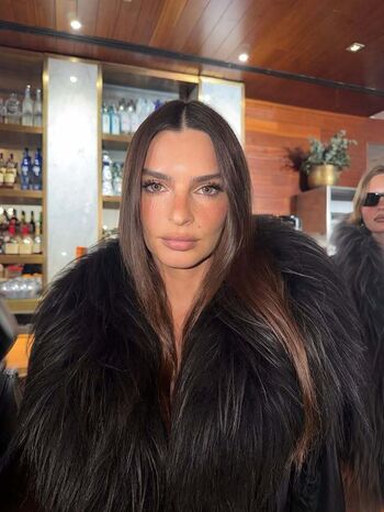 Emily ratajkowski  page leaked private photo uncensored HD quality