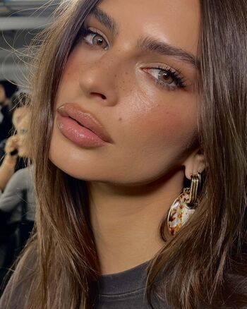 Emily ratajkowski  page leaked private photo uncensored HD quality