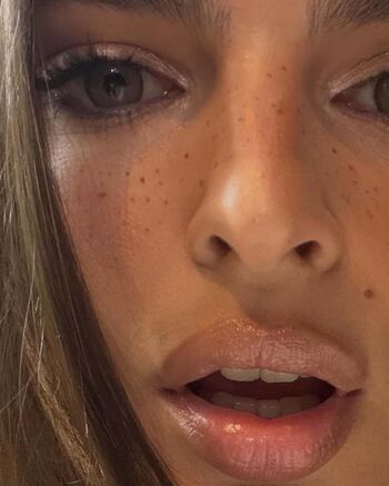 Emily ratajkowski  page leaked private photo uncensored HD quality