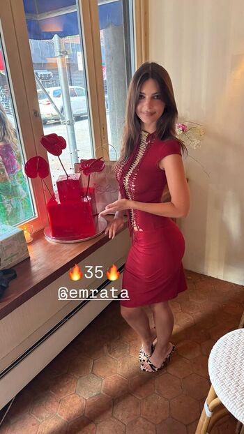 Emily ratajkowski  page leaked private photo uncensored HD quality