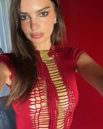 Emily ratajkowski  page leaked private photo uncensored HD quality