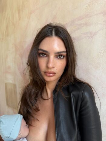 Emily ratajkowski  page leaked private photo uncensored HD quality
