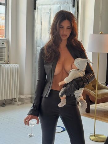 Emily ratajkowski  page leaked private photo uncensored HD quality