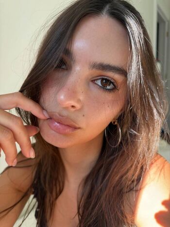 Emily ratajkowski  page leaked private photo uncensored HD quality