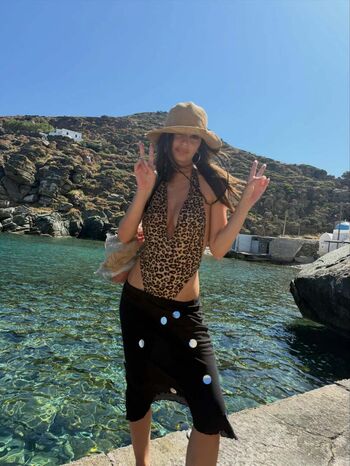 Emily ratajkowski  page leaked private photo uncensored HD quality
