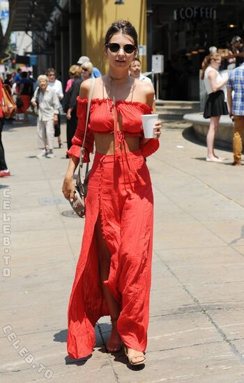 Emily ratajkowski  page leaked private photo uncensored HD quality