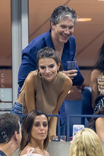 Emily ratajkowski  page leaked private photo uncensored HD quality