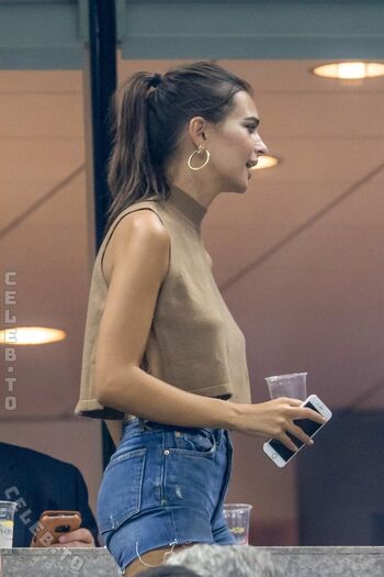 Emily ratajkowski  page leaked private photo uncensored HD quality