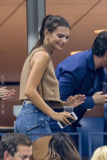 Emily ratajkowski  page leaked private photo uncensored HD quality