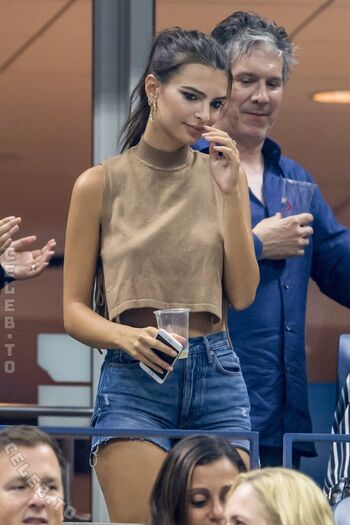 Emily ratajkowski  page leaked private photo uncensored HD quality