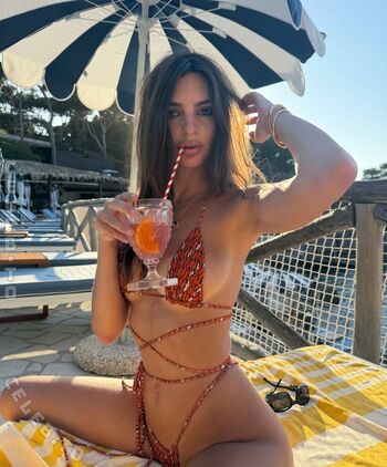 Emily ratajkowski  page leaked private photo uncensored HD quality